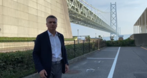 Il viceministro alle infrastrutture Rixi in visita all’Akashi Bridge costruito da IHI tra le imprese mandatarie del Ponte di Messina